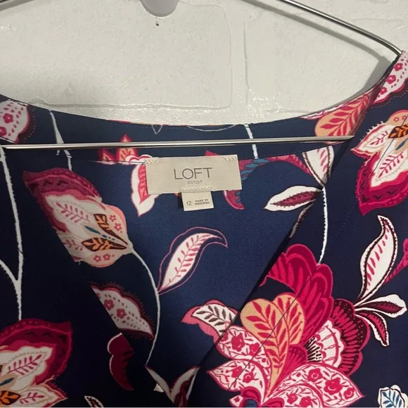 LOFT Womens Midi Dress Navy Blue and Pink Floral Midi Dress Short Sleeve Size 12 - Picture 3 of 6